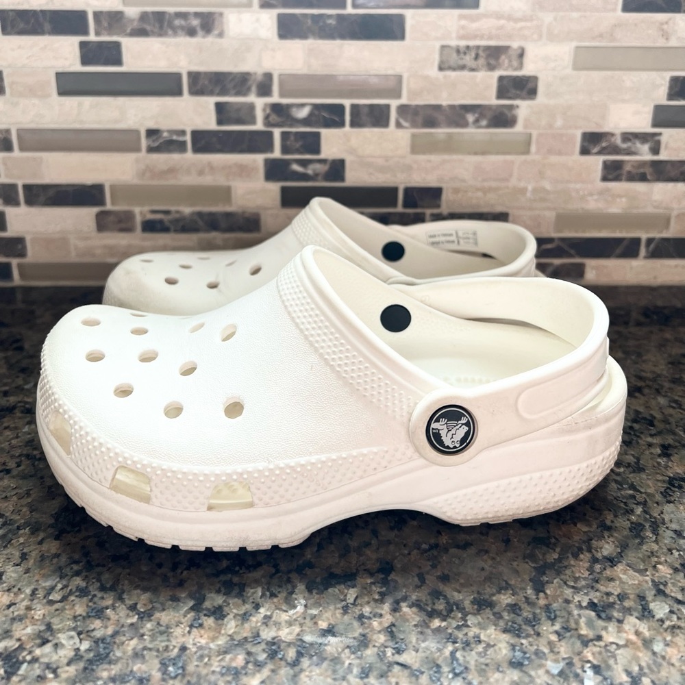 White Crocs Size Youth 1 Boys/Girls/Unisex